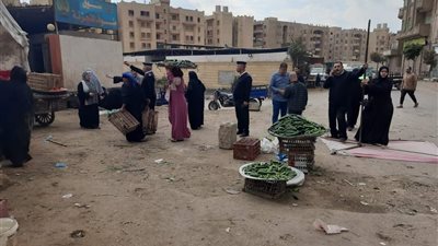 نقل باعة سوق المقلة الشهير بمنوف إلى سوق التجزئة والجملة الجديد