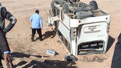 محافظ الوادي الجديد: استقرار حالات الطلاب المصابين بحادث انقلاب أتوبيس الزيات