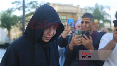 بدء عزاء والدة الإعلامية مفيدة شيحة في مسجد المشير طنطاوي | بث مباشر