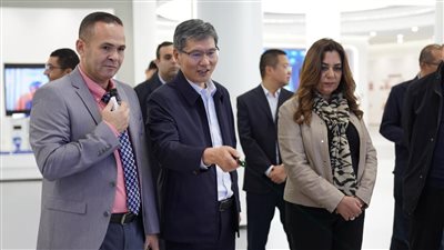 وزيرة التنمية المحلية ومحافظ الأقصر يزوران عددًا من الشركات الصينية 