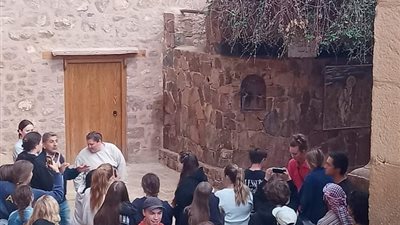 427 سائحا في زيارة للمقدسات الدينية بسانت كاترين اليوم