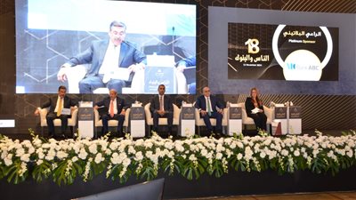 بنك التعمير والإسكان يستعرض رؤى اقتصادية بمؤتمر 
