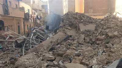 الأسلاك انفجرت.. إصابة 4 أشخاص في انهيار سنترال قديم بالطوب اللبن بأسيوط