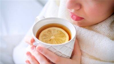 مشروبات تخفيف أعراض الكحة.. مهدئ طبيعي للسعال قبل النوم 