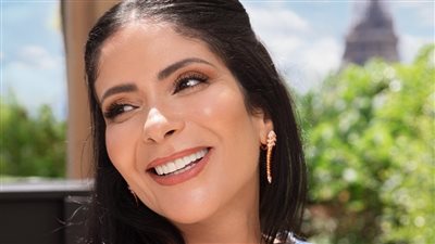 منى زكي عن تعرضها للانتقادات: بتضايق من المساس بعيلتي