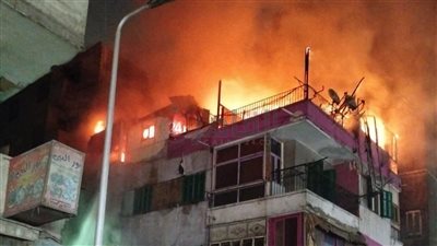 نشوب حريق في عقار بشارع بيرم التونسي بالسيدة زينب | صور