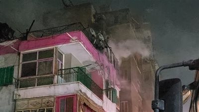 السيطرة على حريق عقار بشارع بيرم التونسي في السيدة زينب | صور