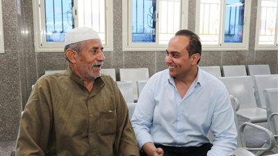 رئيس هيئة الرعاية الصحية يتفقد مستشفى رأس سدر التخصصي.. ومكافأة للمتحدثين الروسية من الأطقم الطبية