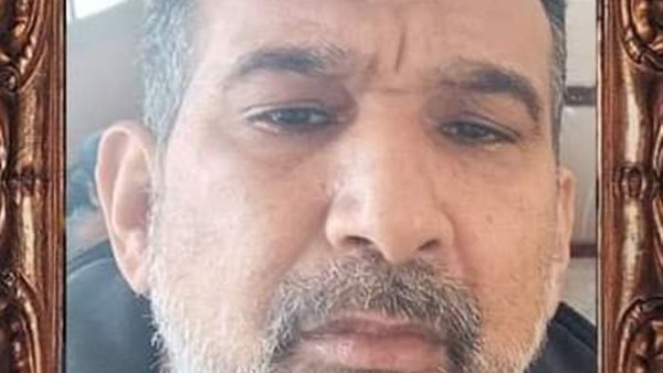 معلم يلفظ أنفاسه