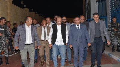 محافظ بورسعيد يزور مصابي حادث طريق المطرية ويقدم التعازي لأسر المتوفين