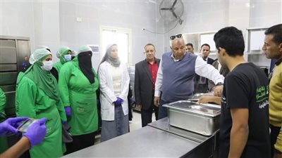 تدشين مشروع قرى آمنة غذائيا لإنتاج 3 آلاف وجبة يوميا لطلاب المدارس بالوادي الجديد |صور