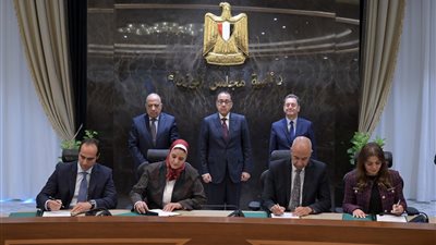 رئيس الوزراء يشهد توقيع مذكرتي تفاهم لإنتاج الكهرباء من الطاقات الجديدة والمتجددة 