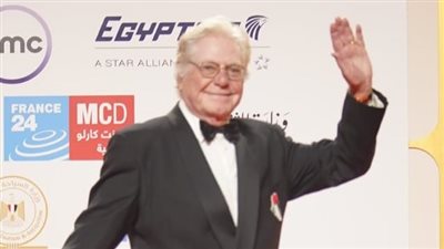 حسين فهمي عن حضور النجوم حفل إيلي صعب وغيابهم عن مهرجان القاهرة: فضلوا ميكونوش معانا