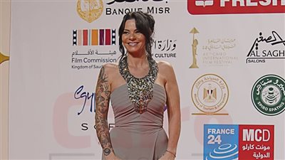 نجوم الفن يتألقون على ريد كاربت عرض الفيلمين السعودي الثقوب والإيطالي العقد بمهرجان القاهرة السينمائي