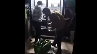 يقدم الخمور للمواطنين.. غلق وتشميع مقهى مخالف في المنيرة بالجيزة| صور