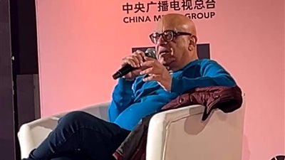 خيري بشارة: طول الوقت بستلف حتى وأنا باخد أعلى أجر.. وحد قالي جالي ذبحة صدرية من أفلامك