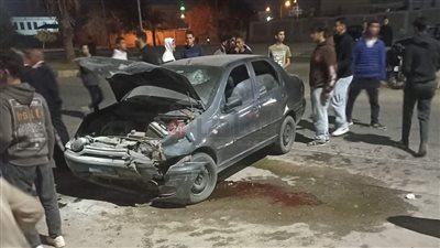 بسبب العبور الخاطئ.. إصابة 7 أشخاص إثر تصادم سيارتين في المنيا| صور