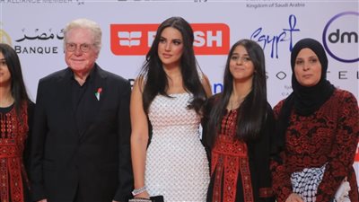 حسين فهمي ومنى الشاذلي وسوسن بدر أبرز حضور ريد كاربت فيلم وين صرنا لـ درة