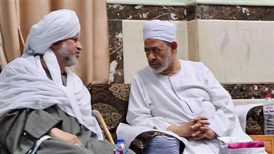 على رأس وفد كبير.. السيد إدريس الشريف الإدريسي يقدم واجب العزاء لشيخ الأزهر في وفاة شقيقته | صور