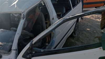 بينهم سيدات.. إصابة 13 شخصًا إثر انقلاب ميكروباص على صحراوي قنا