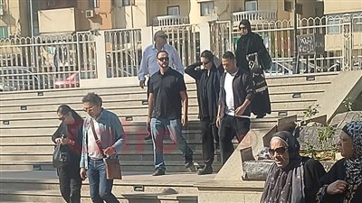 في 24 ساعة.. أحمد خالد صالح يشيع جثمان خالته بعد وفاة عمه |صور