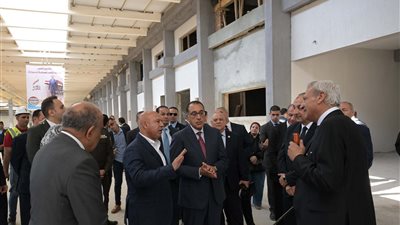 رئيس الوزراء: تسليم أول دفعة من أتوبيسات نصر سكاي إلى شركات وزارة النقل