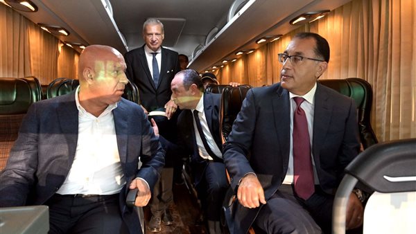 رئيس الوزراء والفريق