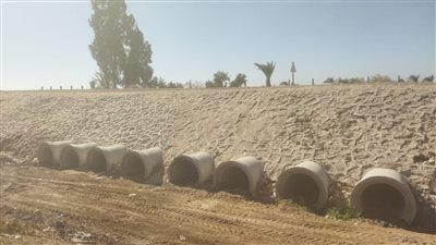 حملات نظافة على مخرات السيول تحسبا لسقوط الأمطار في سوهاج