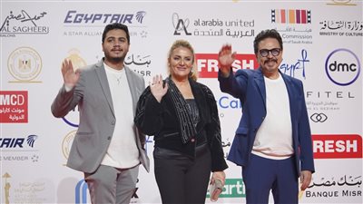 حميد الشاعري وبشرى وشقيق علاء ولي الدين على ريد كاربت فيلم قشر البندق لـ يسري نصر الله