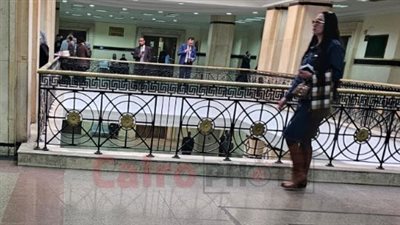 زوجة عصام صاصا تسانده في جلسة الاستئناف على حبسه بقضية التزوير | بث مباشر