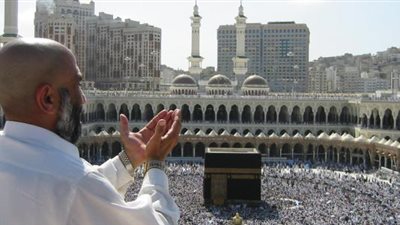 إلزام المسافرين لأداء العمرة أو الحج بالحصول على تطعيم الالتهاب السحائي