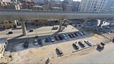 محافظة الجيزة تحول أرض موقف البوهي القديم من بؤرة للمخلفات إلى ساحة انتظار للسيارات