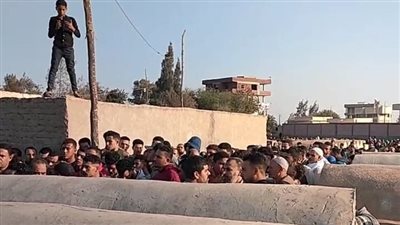 أبوه مات حزنا عليه.. المئات يشيعون جثماني أب ونجله توفيا خلال دقائق بكفر الشيخ | بث مباشر