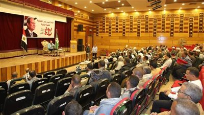 محافظ المنيا يجتمع مع راغبي تقنين أوضاعهم من واضعي اليد.. ويعلن إجراءات جديدة