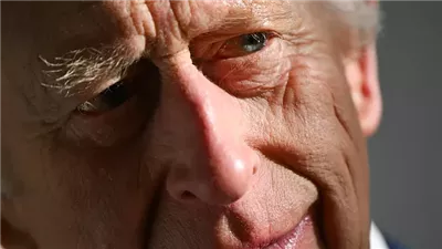 وضع مكياج لإخفاء مرضه| تطور في معركة الملك تشارلز مع السرطان.. مظهره الجسدي يكشف عن معاناته