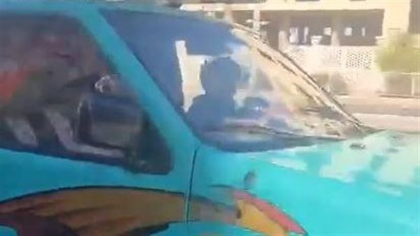 الصغير والسيارة