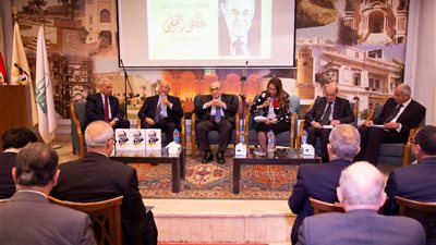 وزير الثقافة يهدي مصطفى الفقي درع الوزارة 