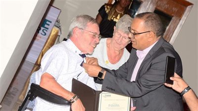 على مدار 15 عامًا.. تكريم 5 سائحين قضوا 300 ليلة فندقية بمرسى علم