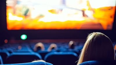 بهدف بيع التذاكر.. سينما بريطانية تتجسس على المشاهدين عن طريق الذكاء الاصطناعي