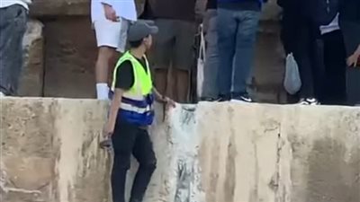 بعد واقعة فيديو تكسير الهرم.. نقل 2 من الأثريين خارج منطقة آثار أهرامات الجيزة | خاص