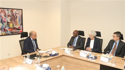 وزير الكهرباء يبحث مع وفد مؤسسة التمويل الدولية سبل دعم وتعزيز التعاون المشترك