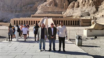 فريق إدارة الأزمات بالسياحة يتوجه إلى الأقصر لتقييم جبانة طيبة الأثرية