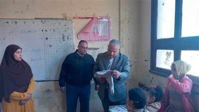 مخالفات بالجُملة.. استبعاد مدير مدرسة بالفيوم وإلغاء تكليف وكيلها وإحالة آخرين للتحقيق