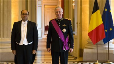 السفير المصري لدى بلجيكا يقدم أوراق اعتماده للملك