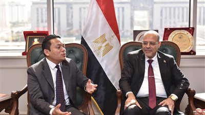 وزير العمل يبحث مع سفير ماليزيا التعاون بمجالات التدريب المهني والتنسيق في المحافل الدولية