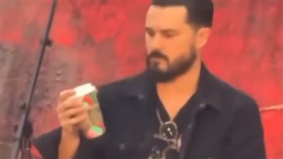 لا تقدمها لي مرة أخرى.. ممثل أمريكي يرفض تناول قهوة ستاربكس بسبب دعمها لإسرائيل