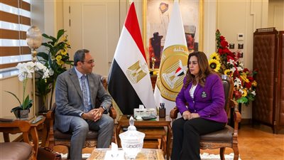 أبرزها التصالح وإزالة التعديات.. وزيرة التنمية المحلية تتابع مع محافظ قنا عددا من الملفات الهامة