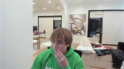 سرقة 100 ألف دولار|صانع محتوى يفقد جميع أمواله خلال بث مباشر بسبب خطأ غير مقصود.. ما القصة؟ 