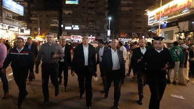 محافظ الجيزة يفاجئ عددًا من الأحياء بجولة مسائية للوقوف على حالة النظافة والإشغالات| صور