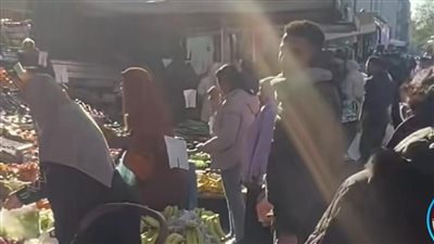 2 كيلو بصل بجنيه ونص | فيديو لشاب مصري في إيطاليا يثير السخرية على السوشيال ميديا.. ما القصة؟